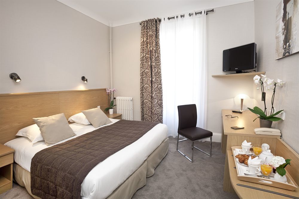 Hotel Les Nations The Originals Boutique Vichy Exterior photo